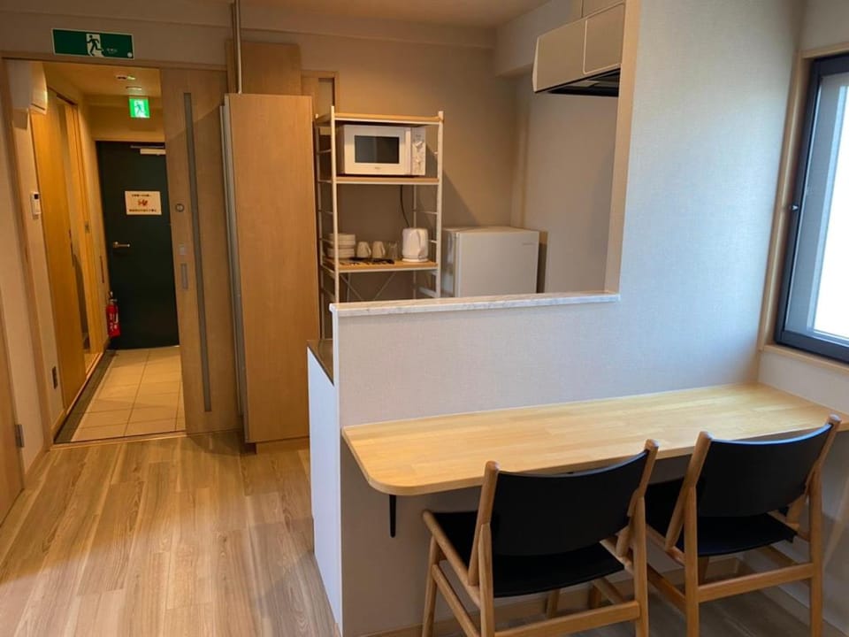 1 Floor 1 Room Only Newer 2 Bedroom Condominium (56 sqm). Free Wi-Fi, Ideal for Telework Apartment in Naha