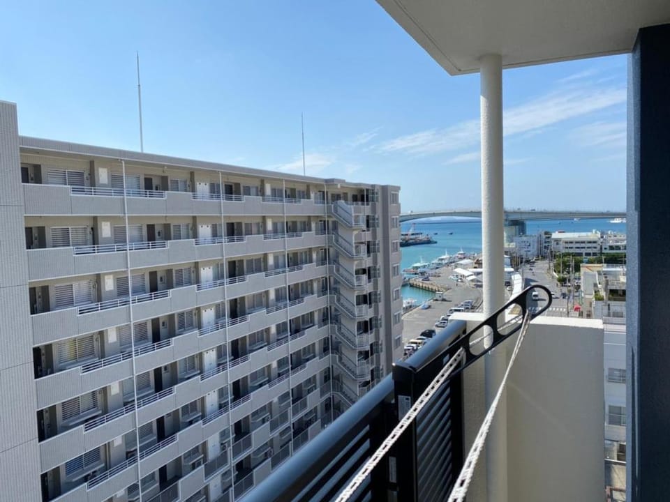 1 Floor 1 Room Only Newer 2 Bedroom Condominium (56 sqm). Free Wi-Fi, Ideal for Telework Apartment in Naha