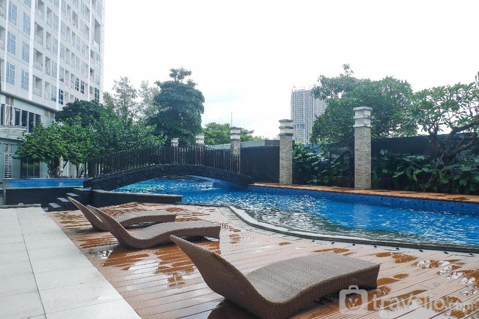 Studio Golf View Grand Sungkono Lagoon By Travelio Apartment in Surabaya