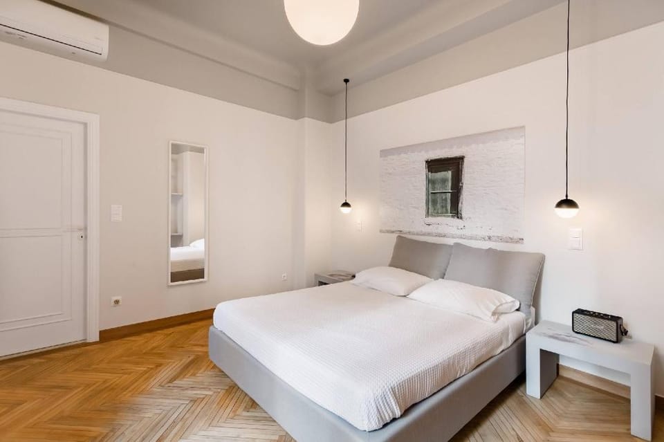 Studio In 1930s Listed Building Near Syntagma Square Apartment in Athens