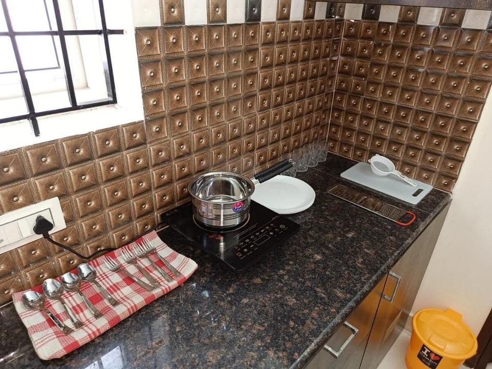 Spacious Dlx Room Near Vadapalani Murugan Temple Apartment in Chennai