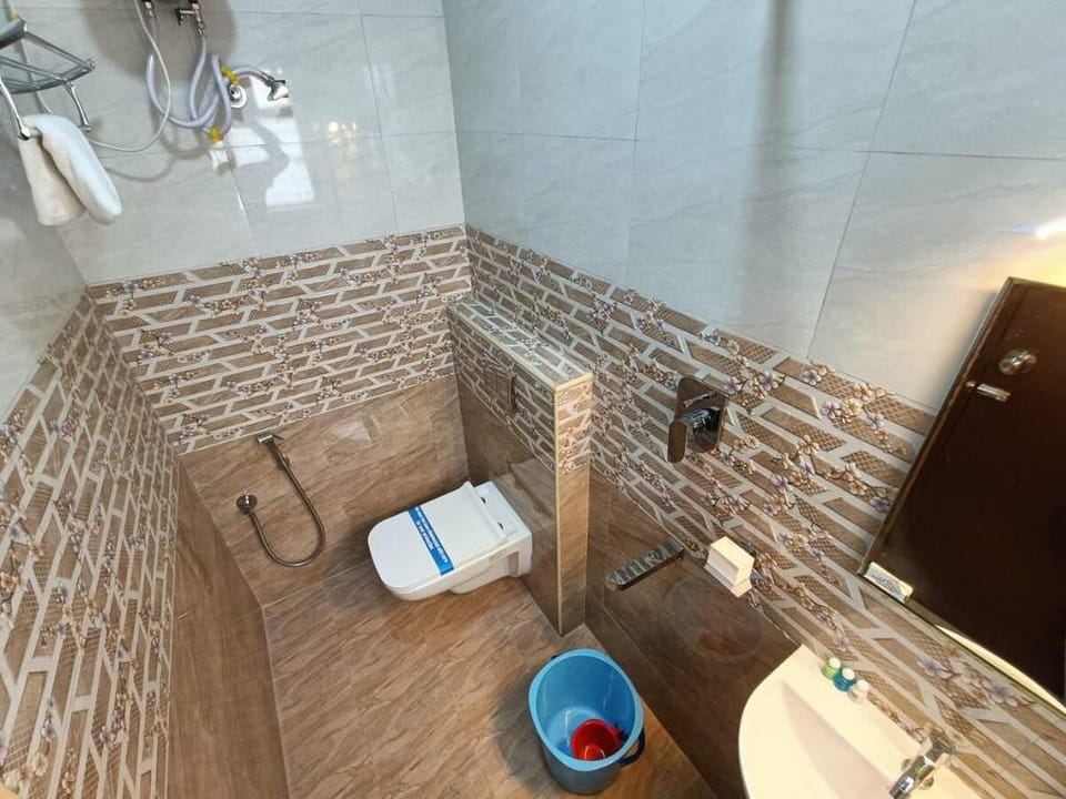 Spacious Dlx Room Near Vadapalani Murugan Temple Apartment in Chennai