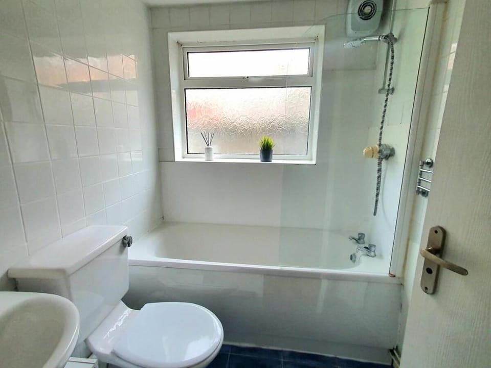 Near LGI & Uni- 20% Off Monthly Stays w. FREE WiFi Vacation rental in Leeds