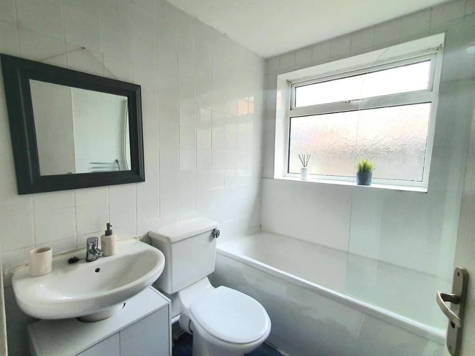 Near LGI & Uni- 20% Off Monthly Stays w. FREE WiFi Vacation rental in Leeds