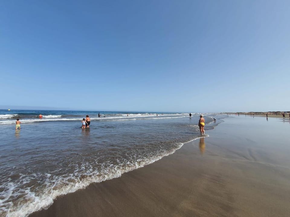 Low cost roomB1 flor Balcony with Shared Barthroom Apartment in Maspalomas