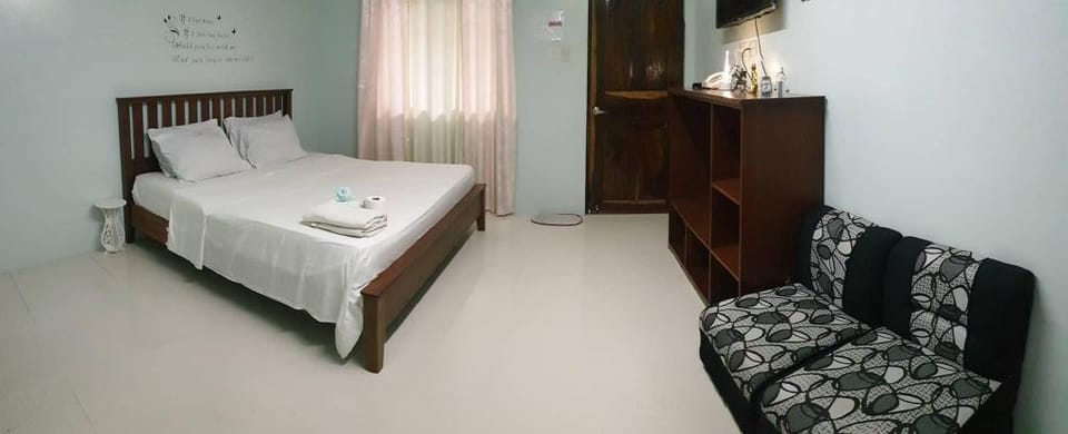 big bed room with beach getaway Vacation rental in Subic