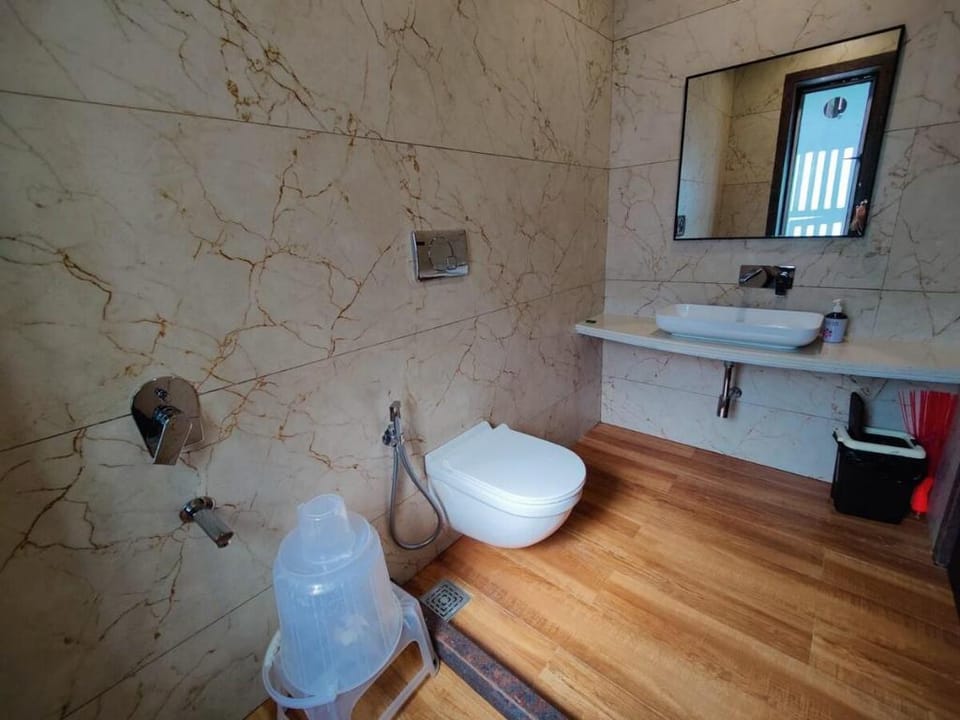 super luxury 6 bedroom Villa AV Lakeside Villa in Maharashtra
