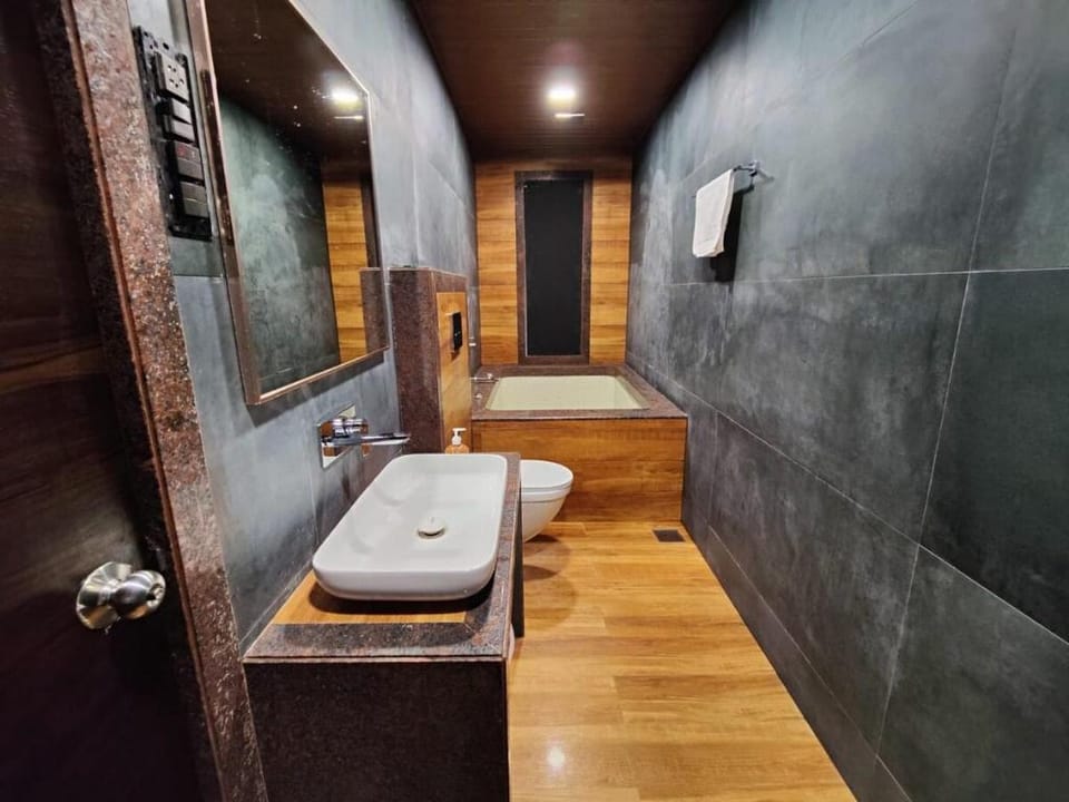 super luxury 6 bedroom Villa AV Lakeside Villa in Maharashtra
