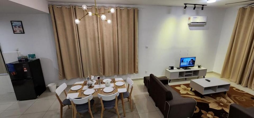 Cheerful 4 bedroom with unifi and android tv Vacation rental in Johor