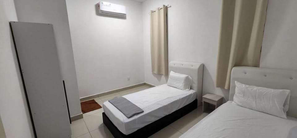 Cheerful 4 bedroom with unifi and android tv Vacation rental in Johor