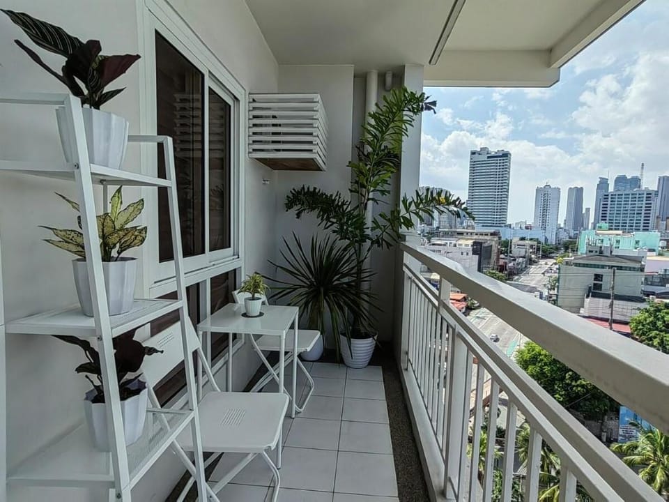 Happirest Cozy Crib | 2-BR | Lumiere Residences Apartment in Makati