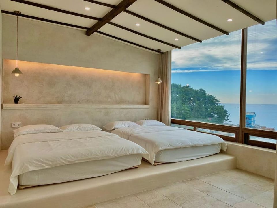 Songjeong Hoho house Bed and Breakfast in Busan