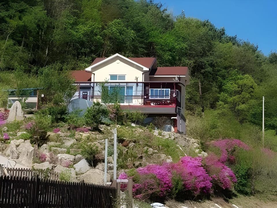 Danyang Wepoongdangdang Pension Bed and Breakfast in South Korea