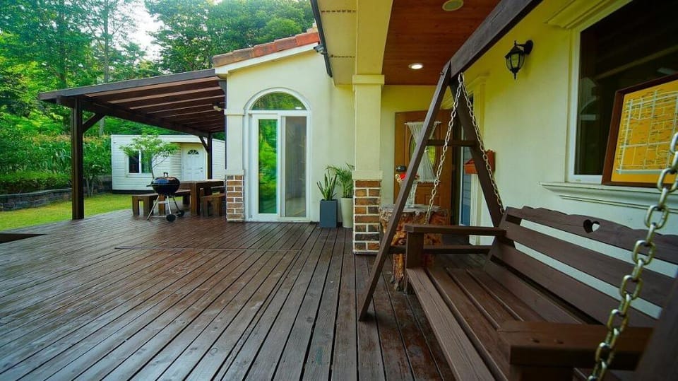 Jeonju hanok village Kim myeong ok Byeoljang pension Bed and Breakfast in South Korea