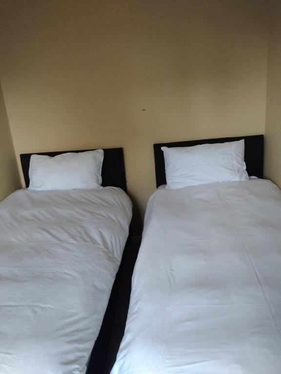 Family house with 3beds, 3baths wifi & parking Vacation rental in Cape Town