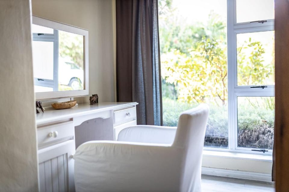 Lovely double storey apartment with mountain views Apartment in Cape Town