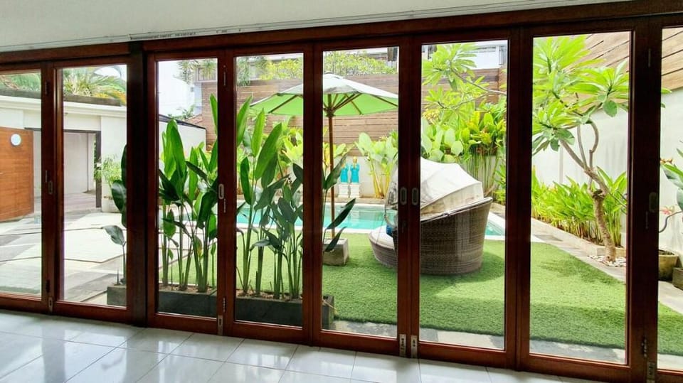 Villa Arinda Seminyak walk to beach private pool Villa in Kuta