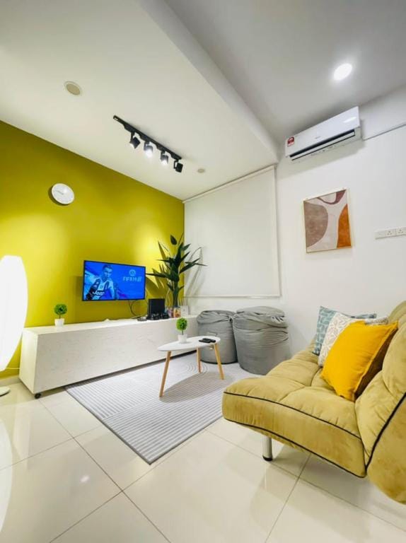 Funkyvila2 9PAX Near IIUM, KMC, TarC, BBQ, PS4 Vacation rental in Pahang, Malaysia