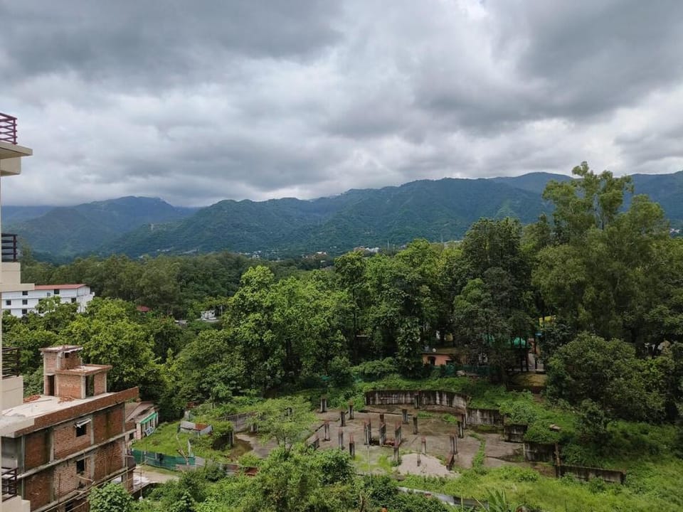 Peach luxury suite By The Paprika Apartment in Dehradun
