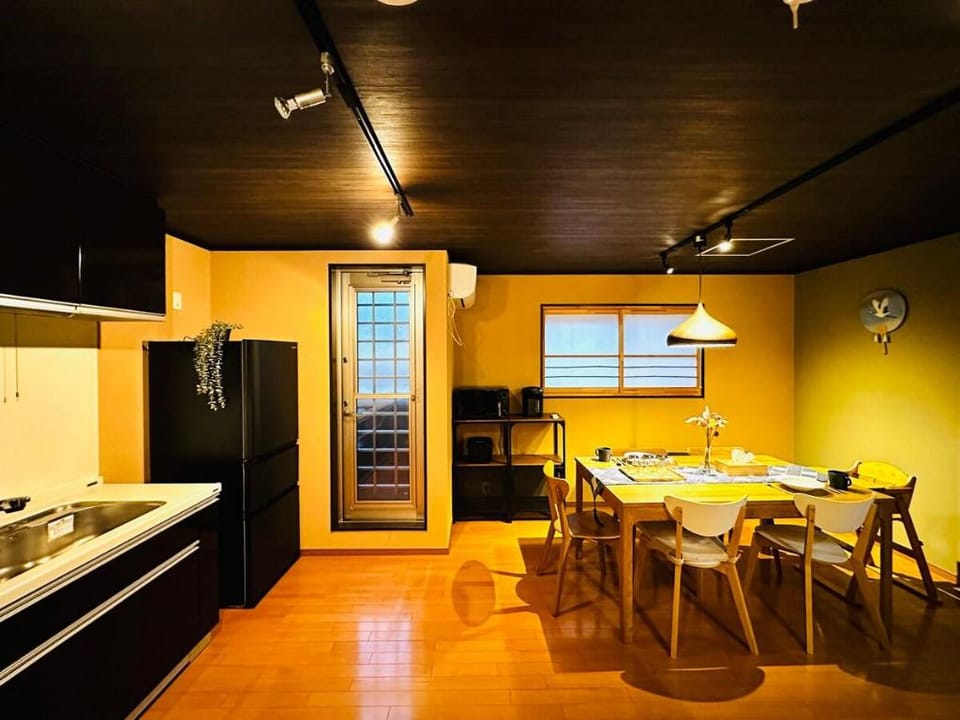 Muji Arashi - 3 minutes walk to the station - Maximum 5 people - Entire house, 1st and 2nd floor Vacation rental in Kyoto