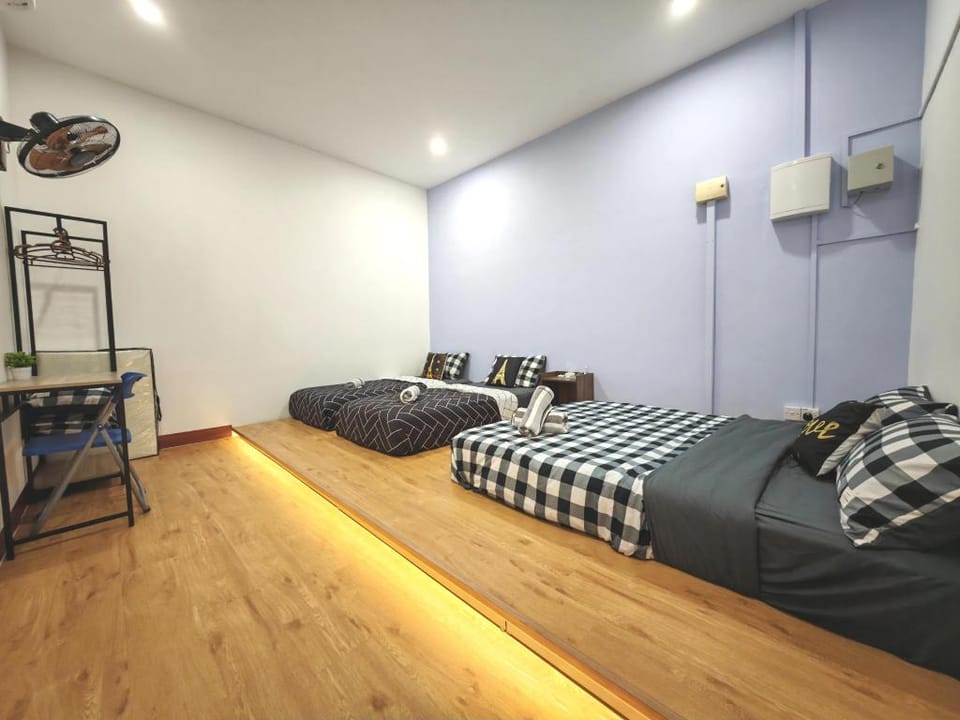 KTV, Dart&Snooker 4BR 16~20pax 4min WALK to Jonker Vacation rental in Malacca