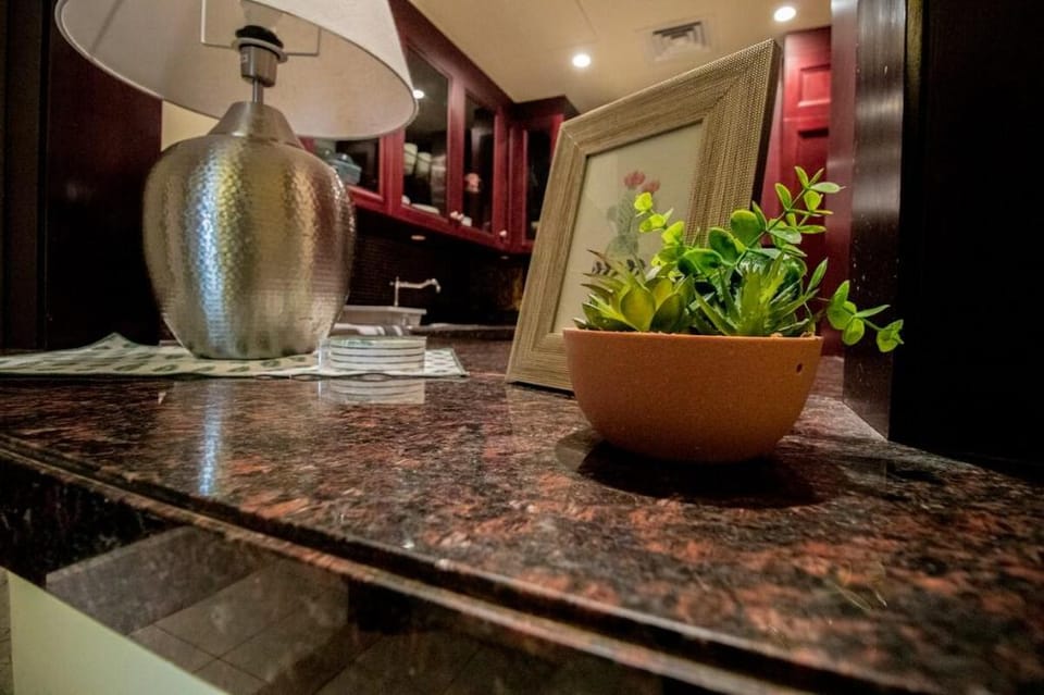 Spacious and upgraded 1-BR apartment in Downtown Apartment in Dubai