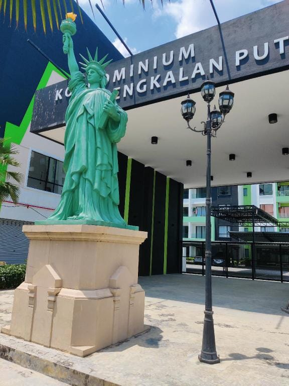 KT's HomeStay Ipoh - Manhattan Water Park 6 -9Pax Apartment in Ipoh