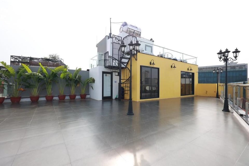 Studio Balcony Westlake view Apartment in Laos