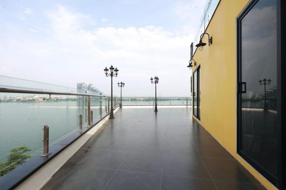 Studio Balcony Westlake view Apartment in Laos