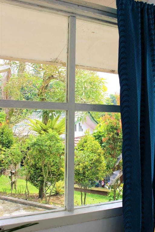 Three Bedrooms Gorgeous Villa at Cisarua Vacation rental in Cisarua