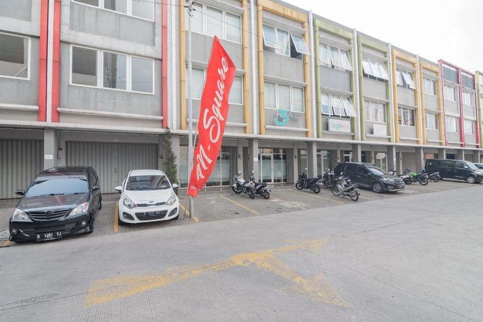 RedLiving Apartemen Mekarwangi Square - M Express Hotel in Bandung
