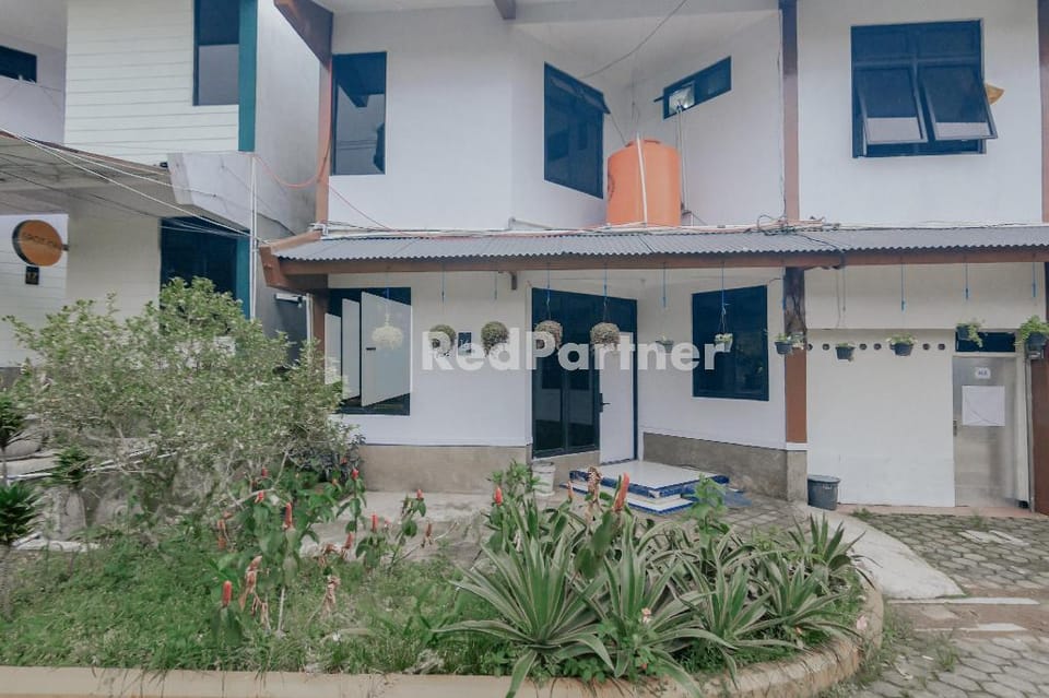 Villa Puncak Agape near Cipanas Mitra RedDoorz Hotel in West Java