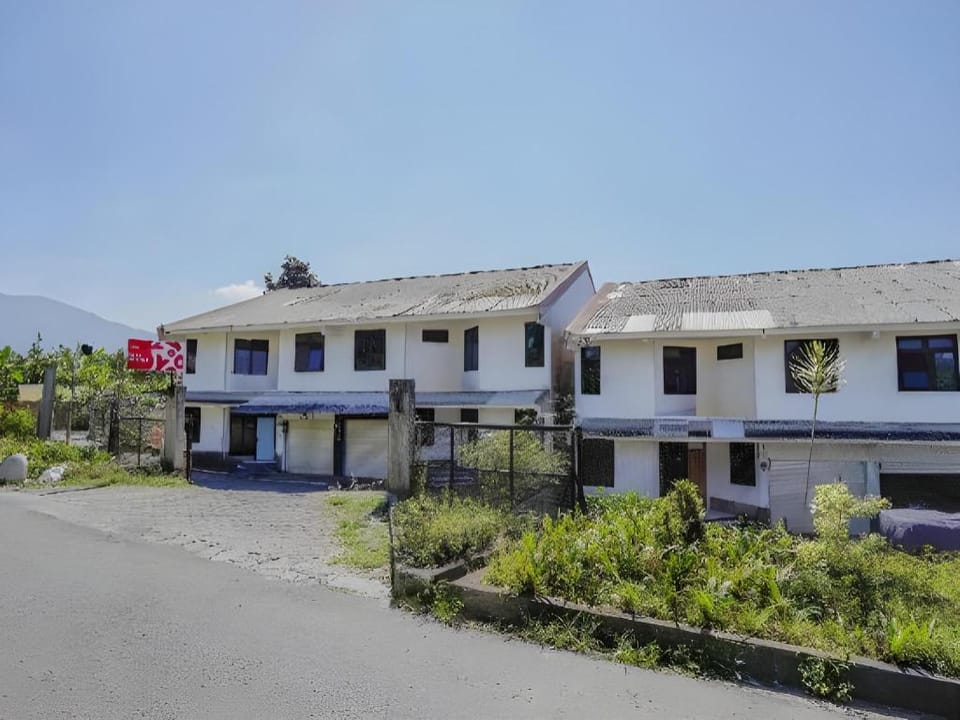 Villa Puncak Agape near Cipanas Mitra RedDoorz Hotel in West Java