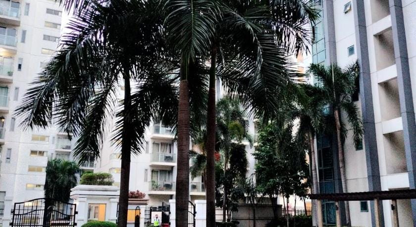 Rqui Pasay Condotel Near Naia Airport  Villa in Pasay