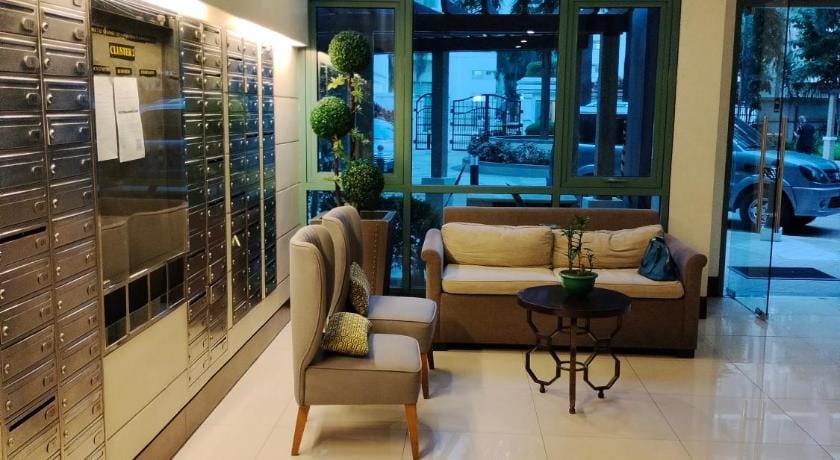 Rqui Pasay Condotel Near Naia Airport  Villa in Pasay
