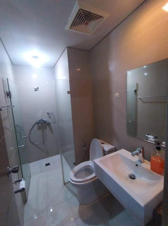 Rqui Pasay Condotel Near Naia Airport  Villa in Pasay