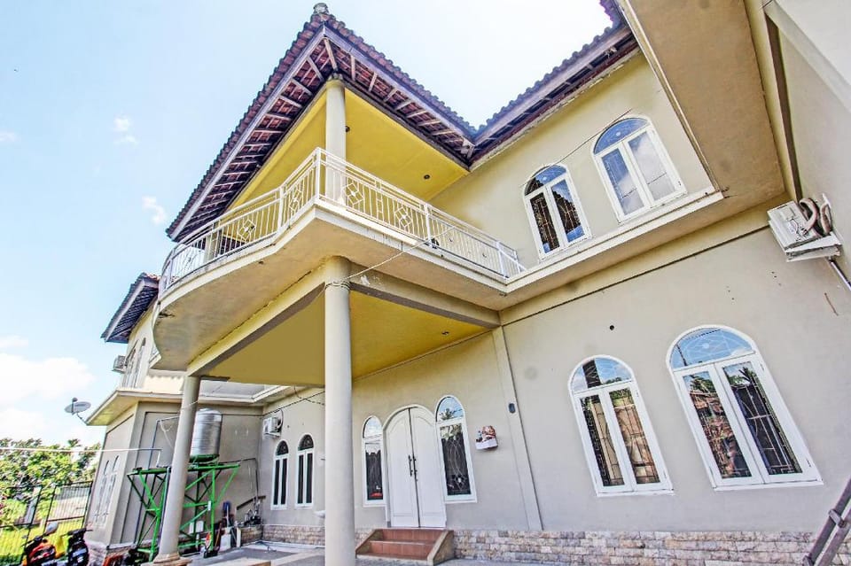 Hotel O Ayu Bypass MansionNearBundaran Gerung Hotel in West Nusa Tenggara, Indonesia