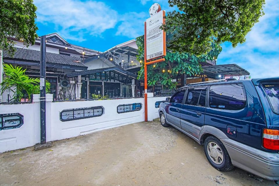 OYO 91730 De' Mande Homestay Syariah Hotel in Padang