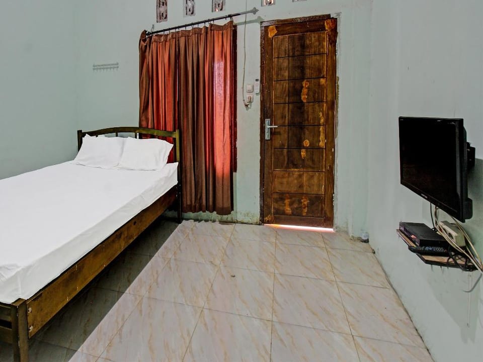 Hotel O Homestay Bang HajiNearLapangan Penujak ( Inen Gonggang) Hotel in West Praya