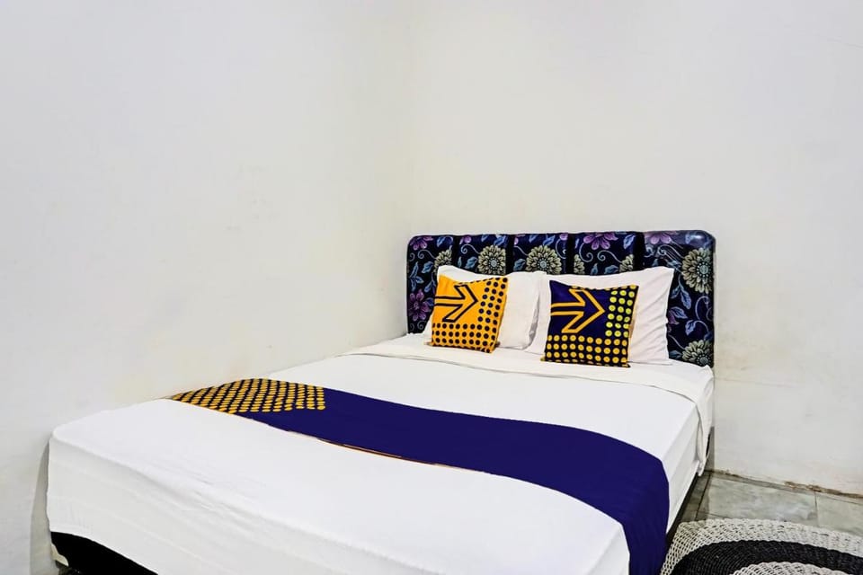 OYO Life 91718 Kost Damai Syariah Hotel in East Java
