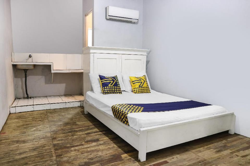 SPOT ON 91765 Kaiku Guest House Hotel in West Java