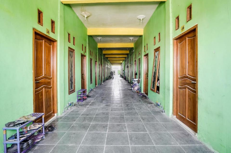 Hotel O Gamping Homestay Syariah Hotel in East Java