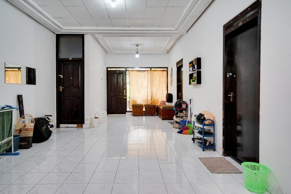 SPOT ON 91775 Pondok 14 Syariah Hotel in Parongpong