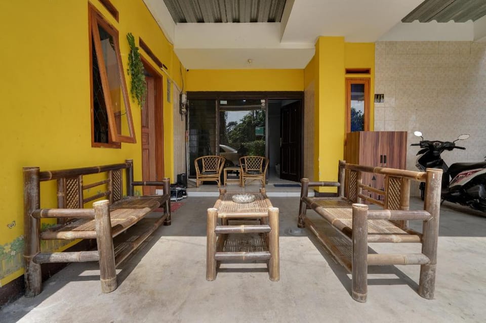 SPOT ON 91775 Pondok 14 Syariah Hotel in Parongpong