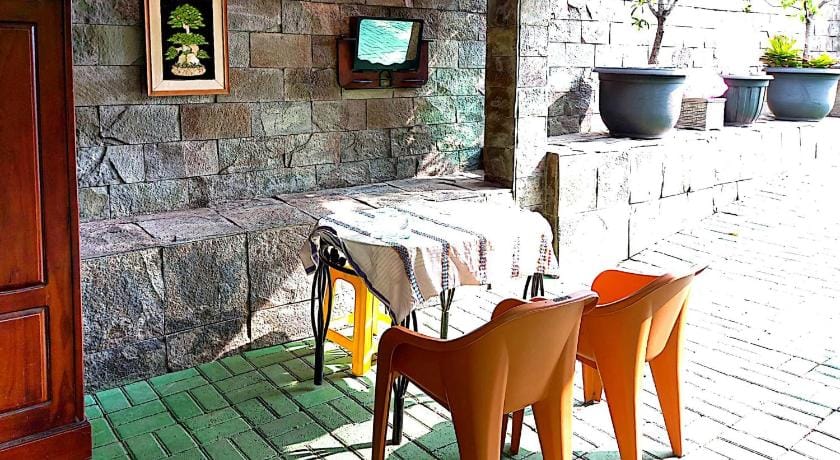 SPOT ON 91756 Alif House Syariah Hotel in East Java