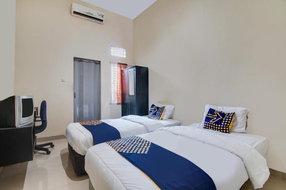 SPOT ON 91772 Nisrina Homestay Syariah Hotel in West Sumatra, Indonesia