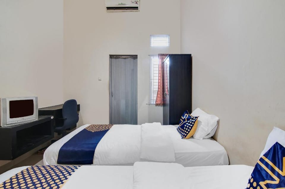SPOT ON 91772 Nisrina Homestay Syariah Hotel in West Sumatra, Indonesia