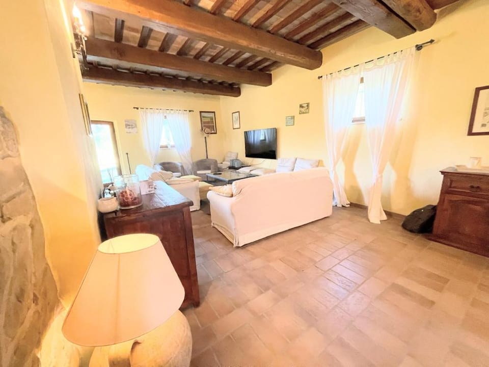 Sleeps 10 Magnificent detached villa - poolgroundsgames room Exc yours Wifi Villa in Umbria