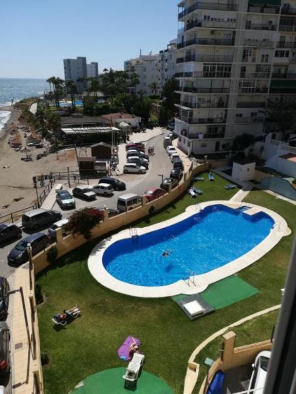 Apartamento en la orilla de Calahonda Apartment in Sitio de Calahonda