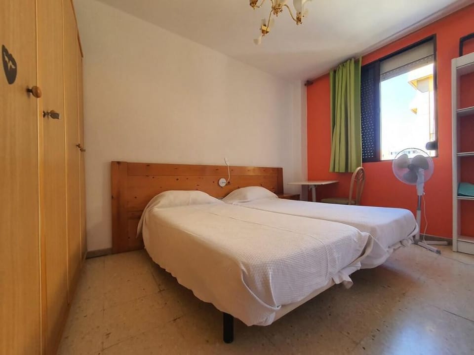 Budjet Rooms 4 at jumbo with Shared Birth Room. Apartment in Maspalomas